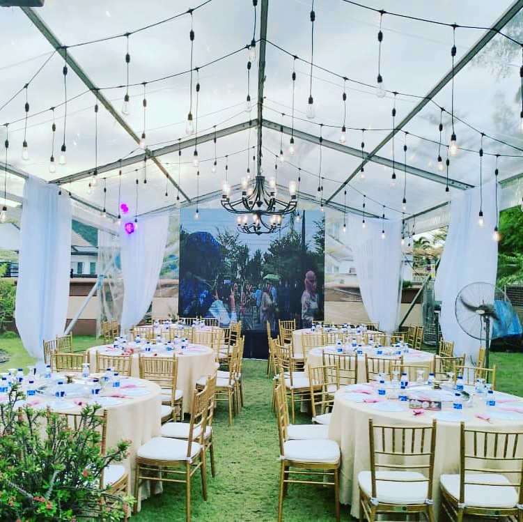TRANSPARENT MINI MARQUEE TENT WITH CHIVIARY